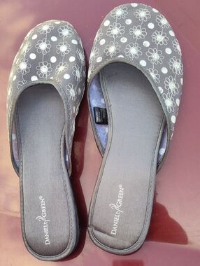 Daniel Green Women's Gray Floral Slip-On Clogs